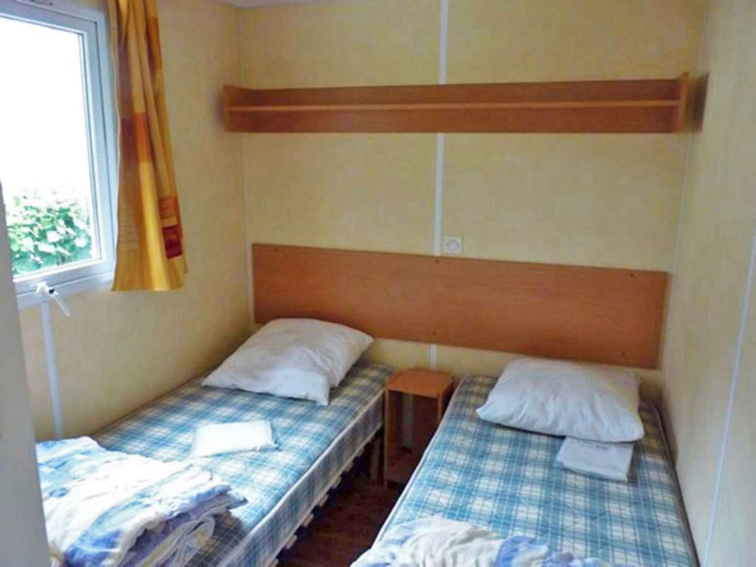Chambre-mobil-home-classic-location-camping-beau-rivage