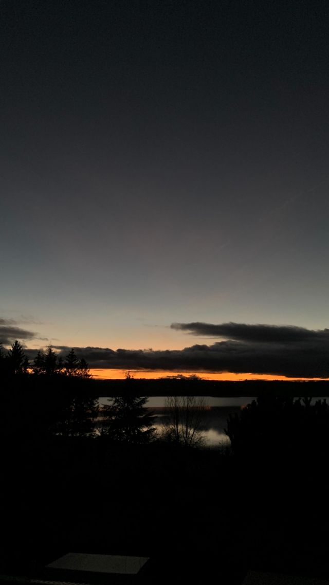 À la tombée de la nuit…🌜💛🔊

#aveyron #aveyronemotion #aveyrontourisme #lacdepareloup #pareloup #sunset #night #nuit #lune #moon #nature #paysage #lac