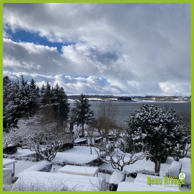 Plutôt vacances sous le soleil ☀️ ou sous la neige ❄️? Et oui, le camping a mis son manteau blanc ! 

#aveyron #aveyrontourisme #aveyronemotion #vacances #neige #soleil #meteo #camping #tourisme